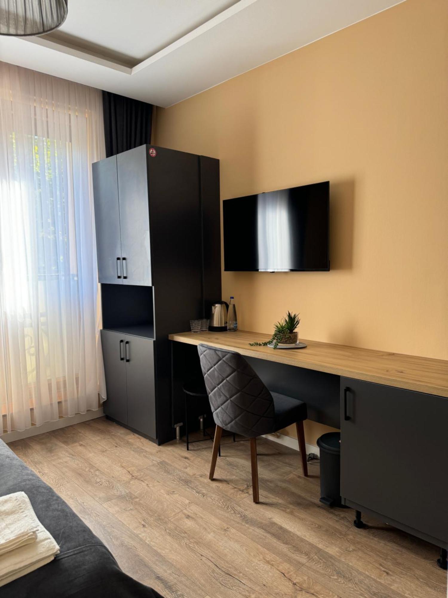 بريشتاين Midtown Prishtina Stays - Central Location المظهر الخارجي الصورة