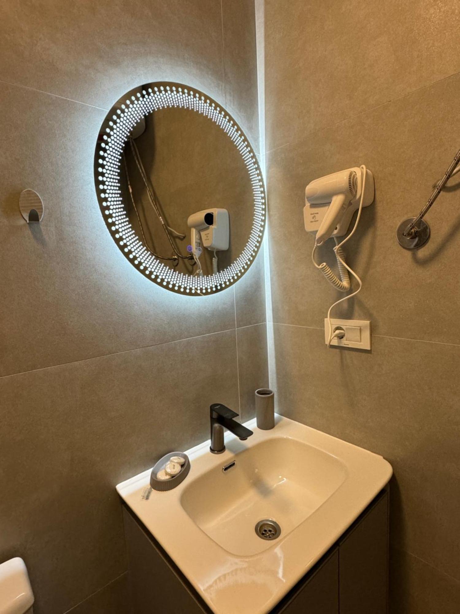 بريشتاين Midtown Prishtina Stays - Central Location المظهر الخارجي الصورة