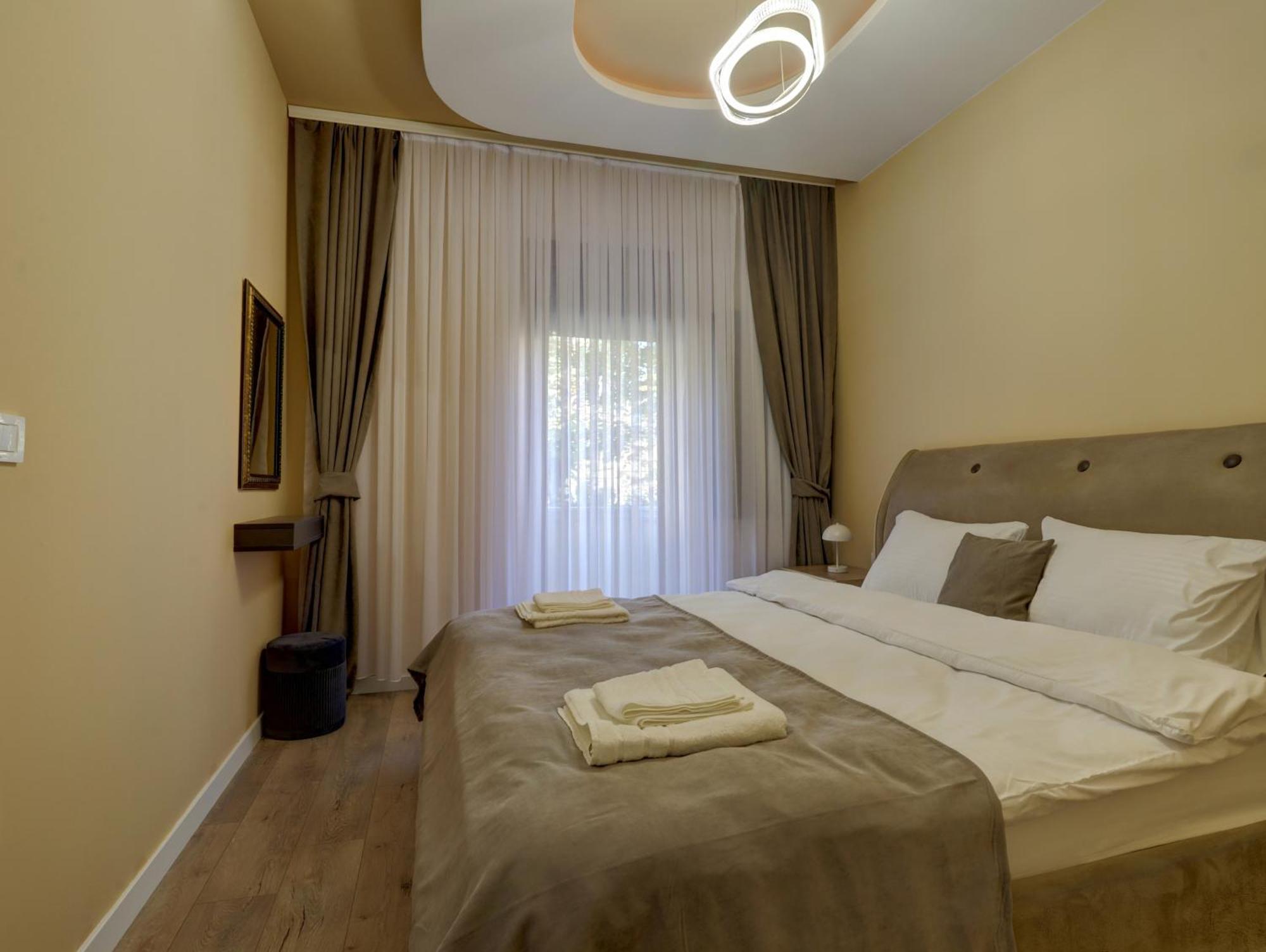 بريشتاين Midtown Prishtina Stays - Central Location المظهر الخارجي الصورة