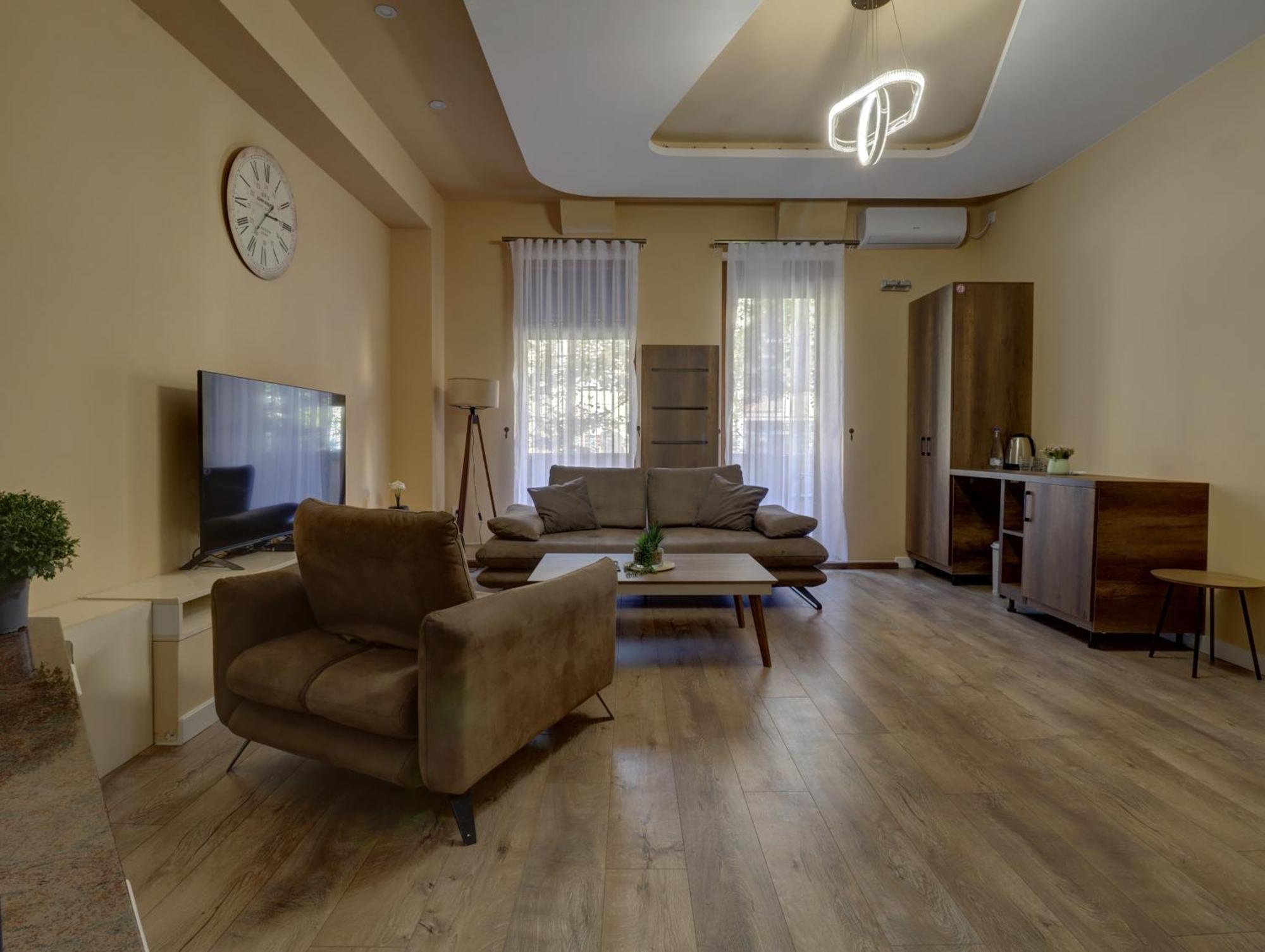 بريشتاين Midtown Prishtina Stays - Central Location المظهر الخارجي الصورة