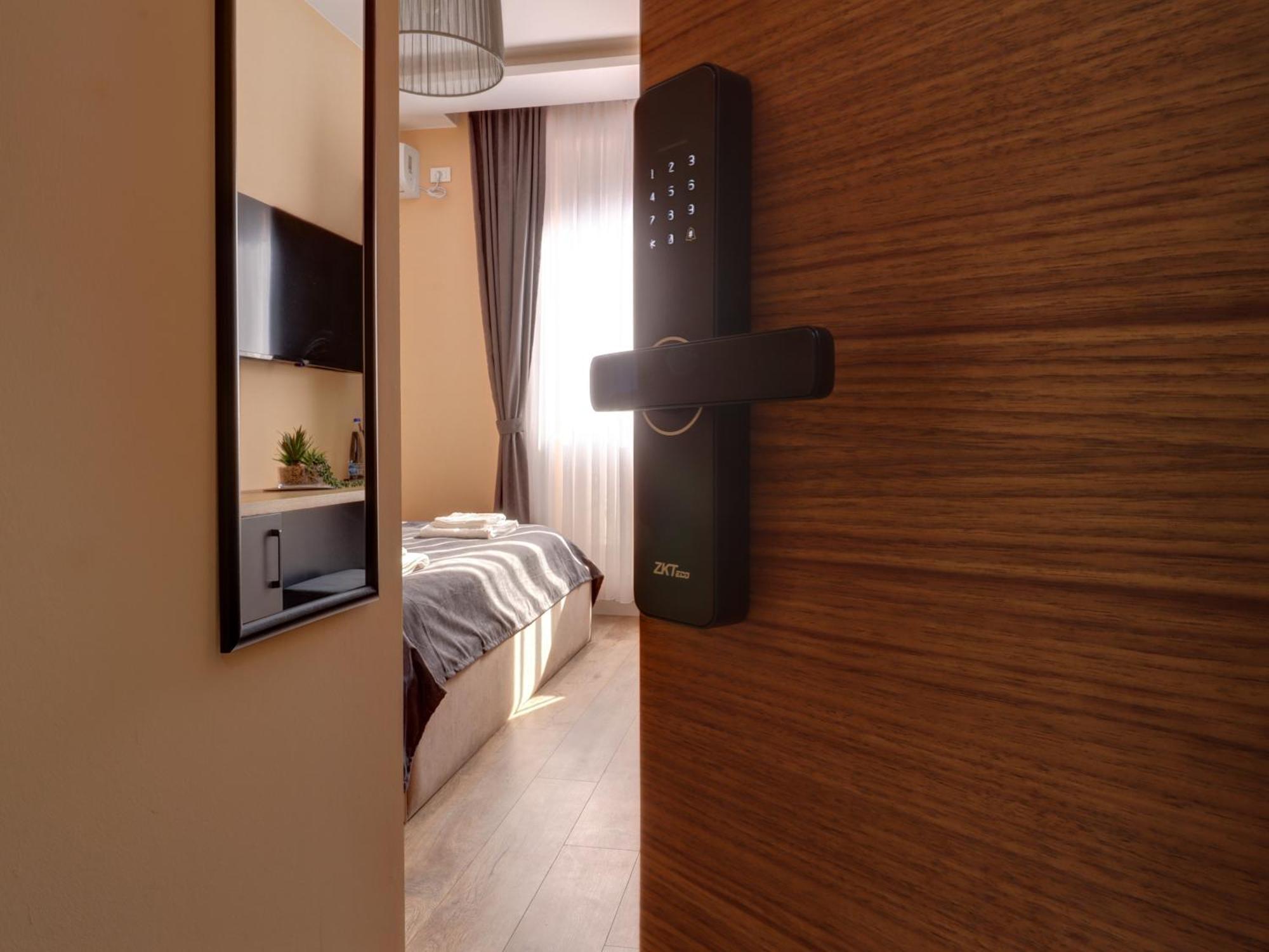 بريشتاين Midtown Prishtina Stays - Central Location المظهر الخارجي الصورة