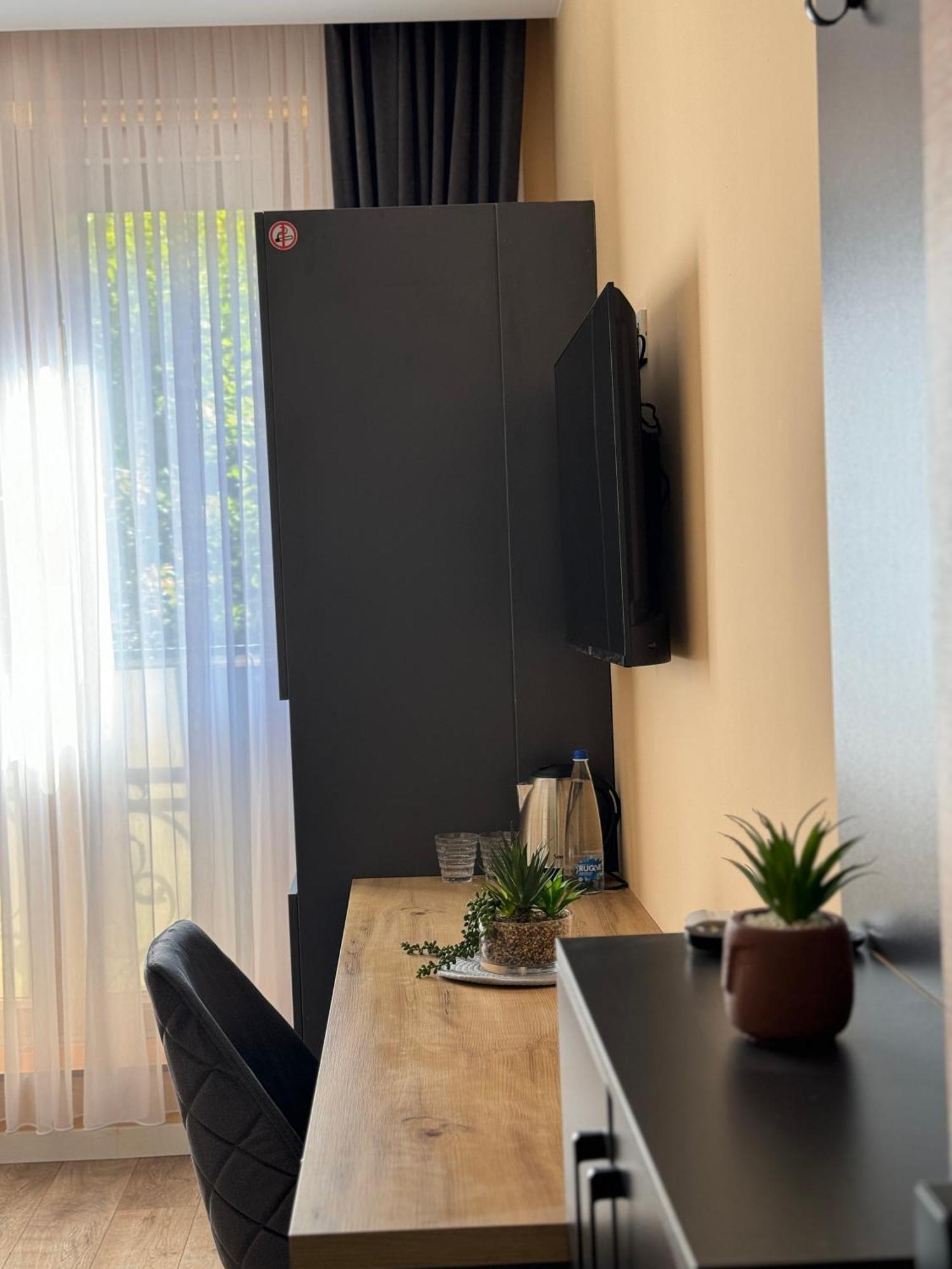 بريشتاين Midtown Prishtina Stays - Central Location المظهر الخارجي الصورة